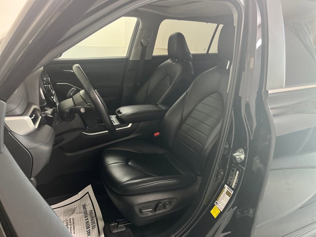 Used 2023 Toyota Highlander XSE image 19