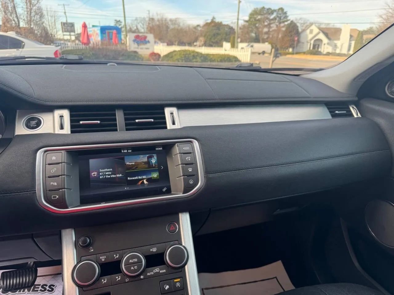 Used 2017 Land Rover Range Rover Evoque SE image 19