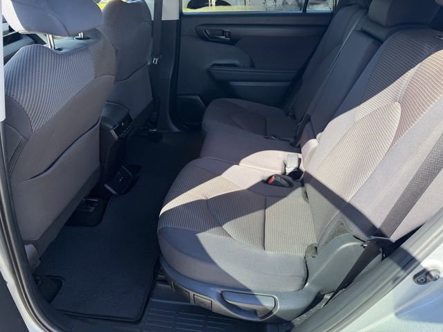 Used 2025 Toyota Highlander LE image 21