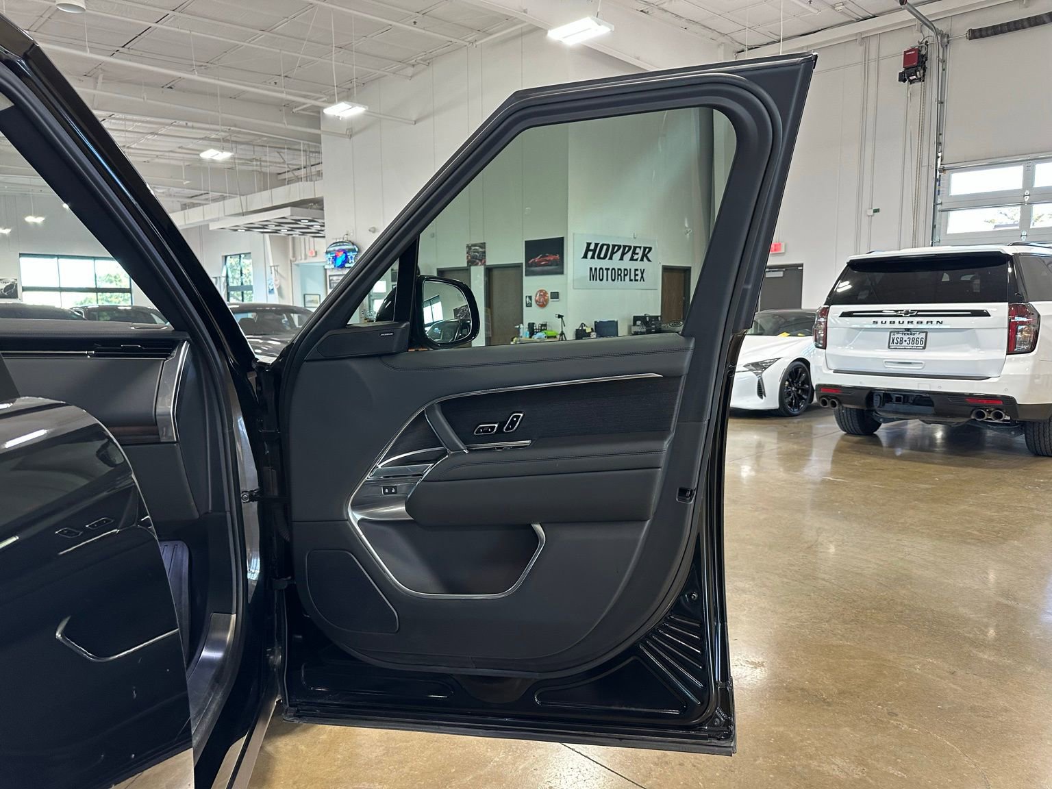 Used 2023 Land Rover Range Rover SE image 37