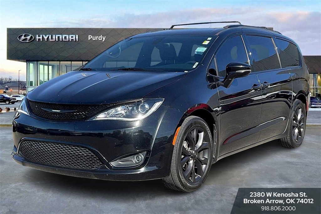 Used 2018 Chrysler Pacifica Limited w/ S Appearance Package