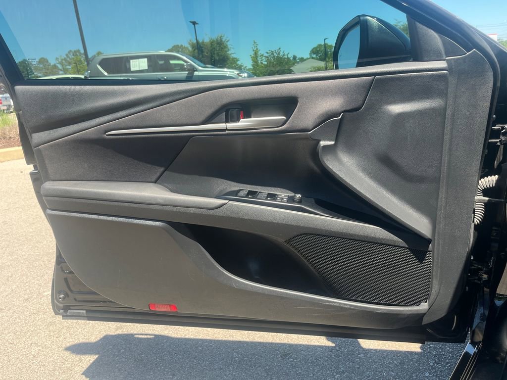 Used 2025 Toyota Camry LE w/ Convenience Package FWD image 9