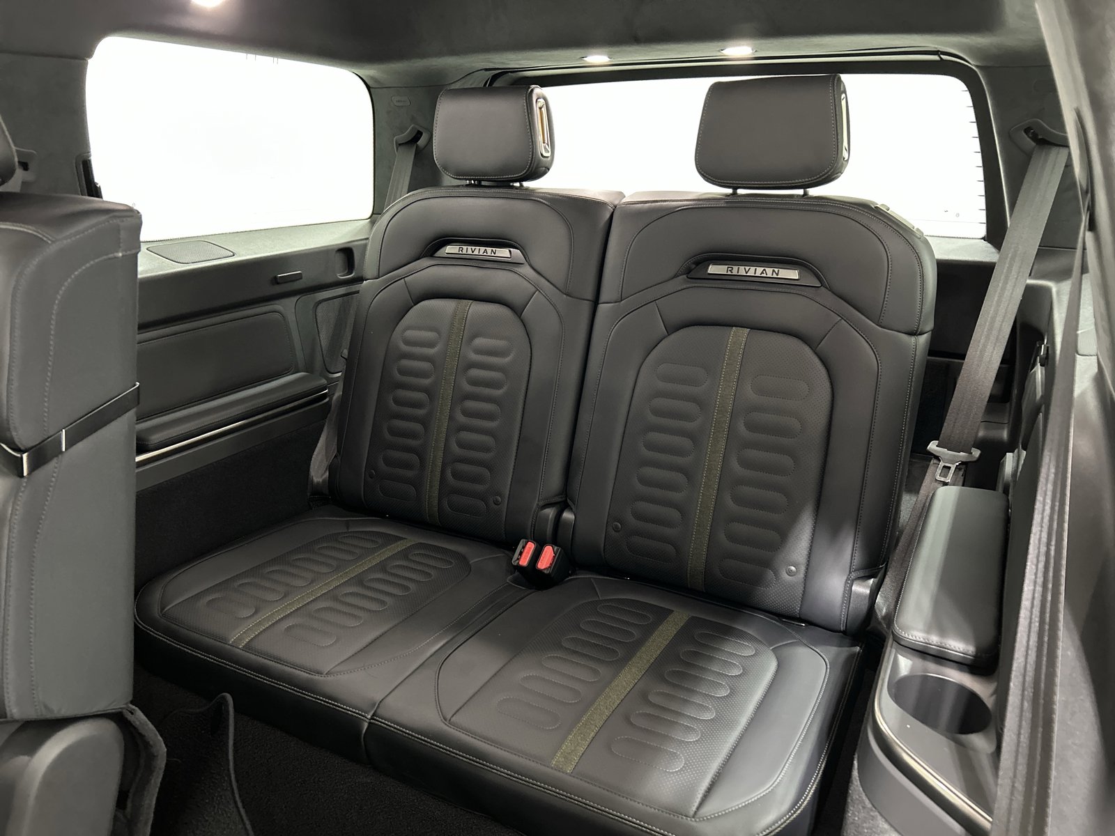 Used 2024 Rivian R1S Adventure image 22