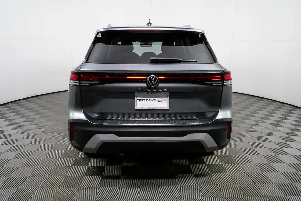 Certified 2025 Volkswagen Tiguan SE FWD image 31