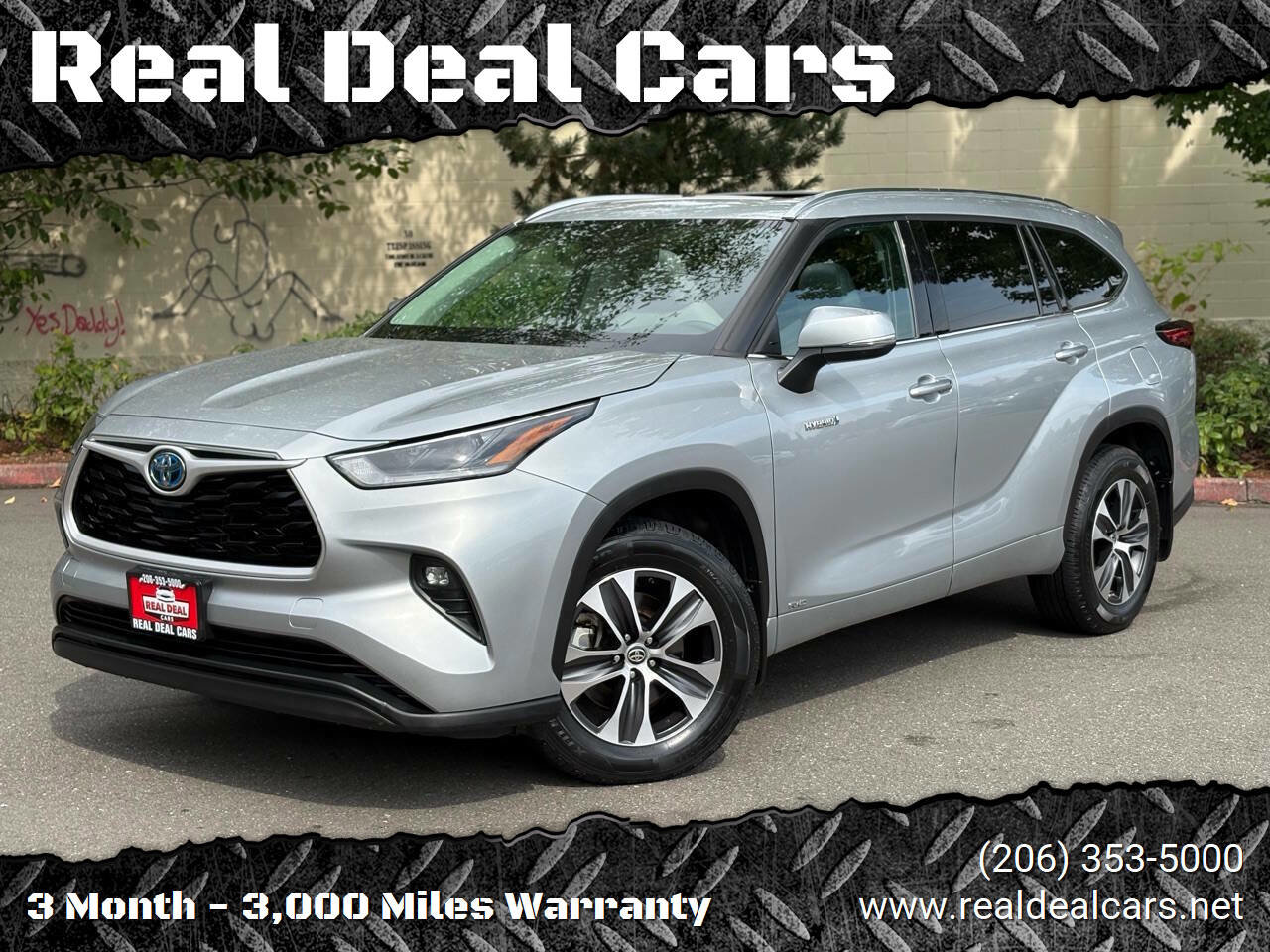 Used 2021 Toyota Highlander XLE image 1