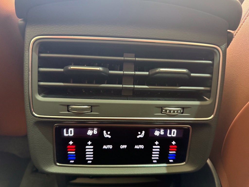 Used 2023 Audi Q8 Premium Plus w/ Premium Plus Package AWD/4WD image 21
