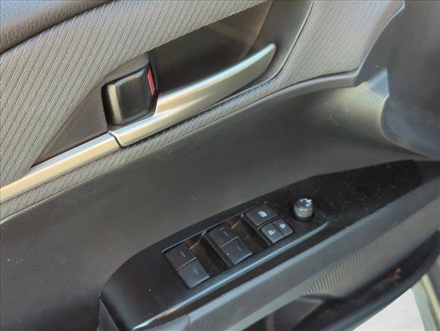 Used 2025 Toyota Camry SE image 7