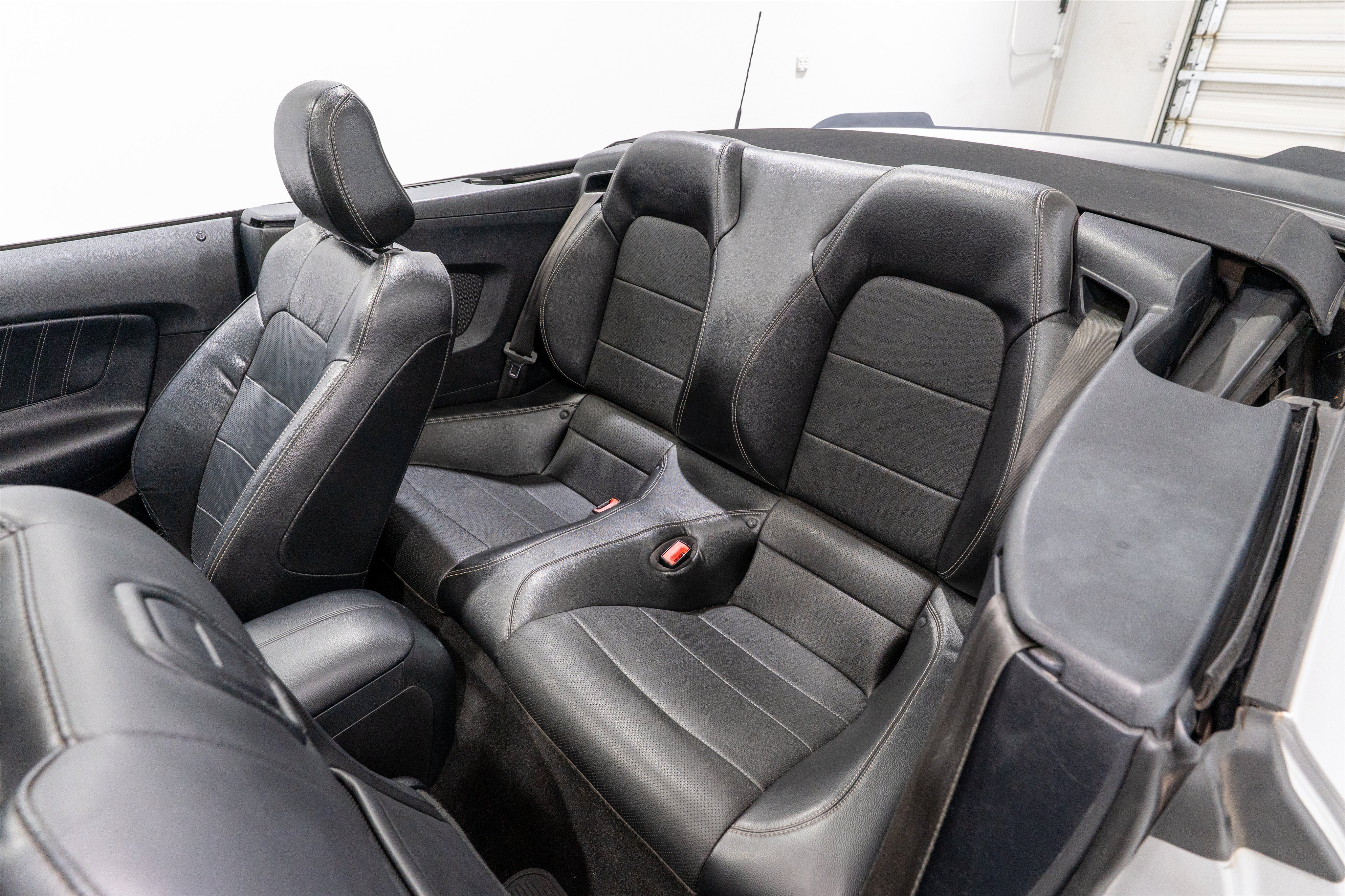 Used 2019 Ford Mustang Premium RWD image 18