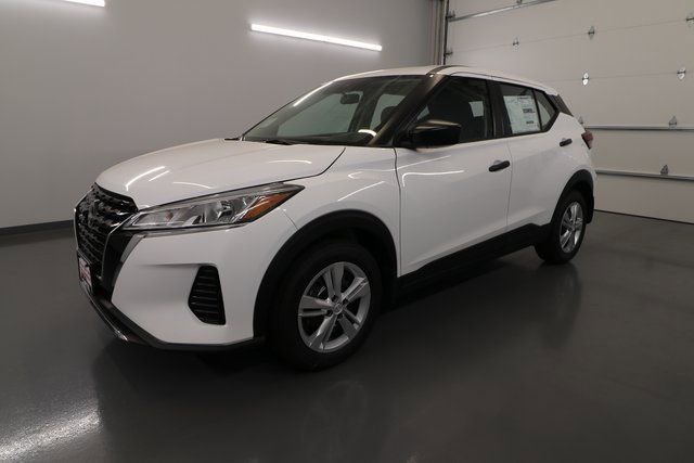 New 2025 Nissan Kicks Play S image 4