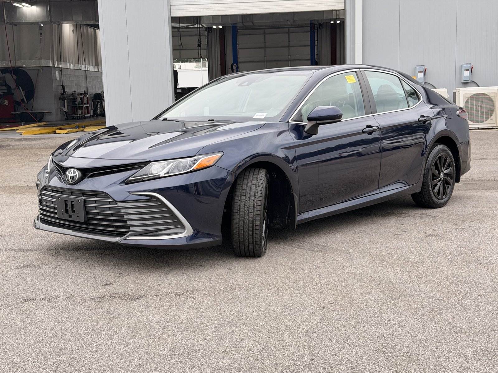 Used 2022 Toyota Camry LE AWD/4WD image 7
