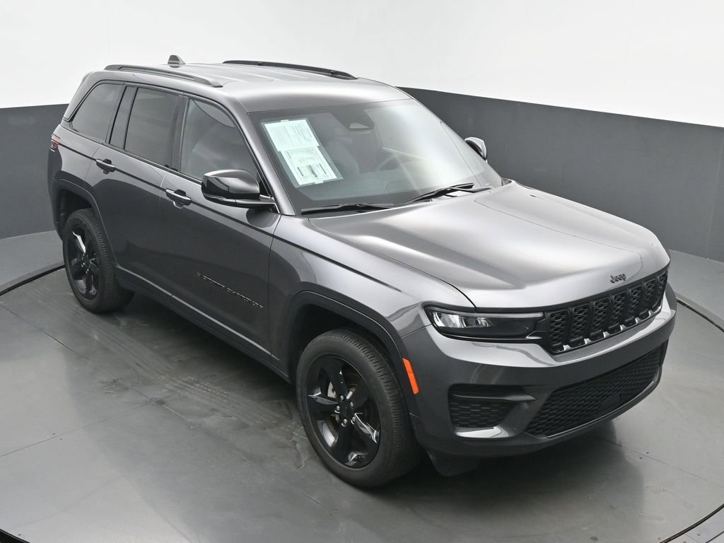 Used 2024 Jeep Grand Cherokee Altitude image 44