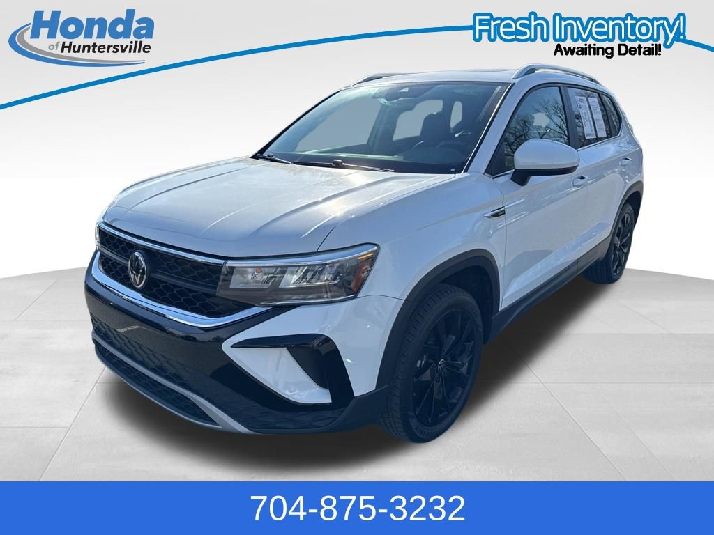 Used 2023 Volkswagen Taos SE w/ Panoramic Sunroof Package image 4