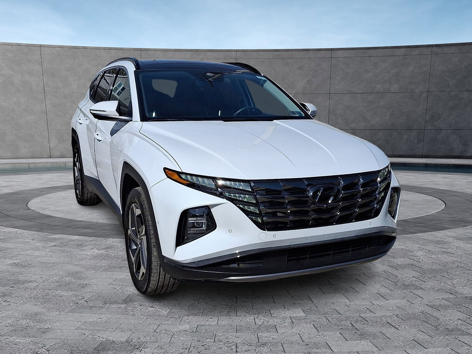 Certified 2022 Hyundai Tucson Limited w/ Cargo Package image 2