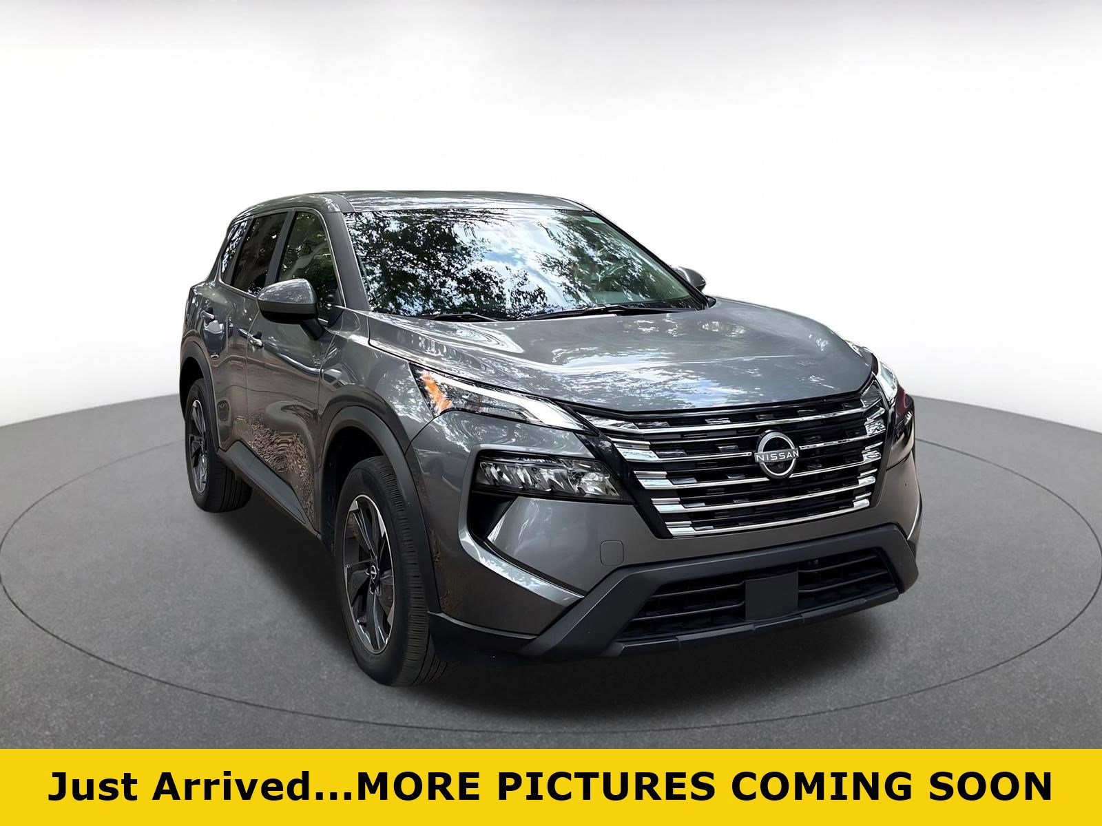 Used 2025 Nissan Rogue SV FWD image 1