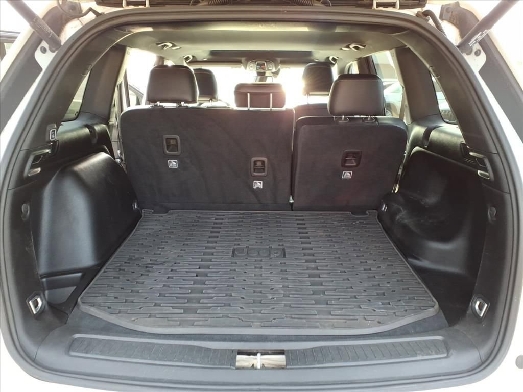 Used 2023 Jeep Grand Cherokee Altitude image 13