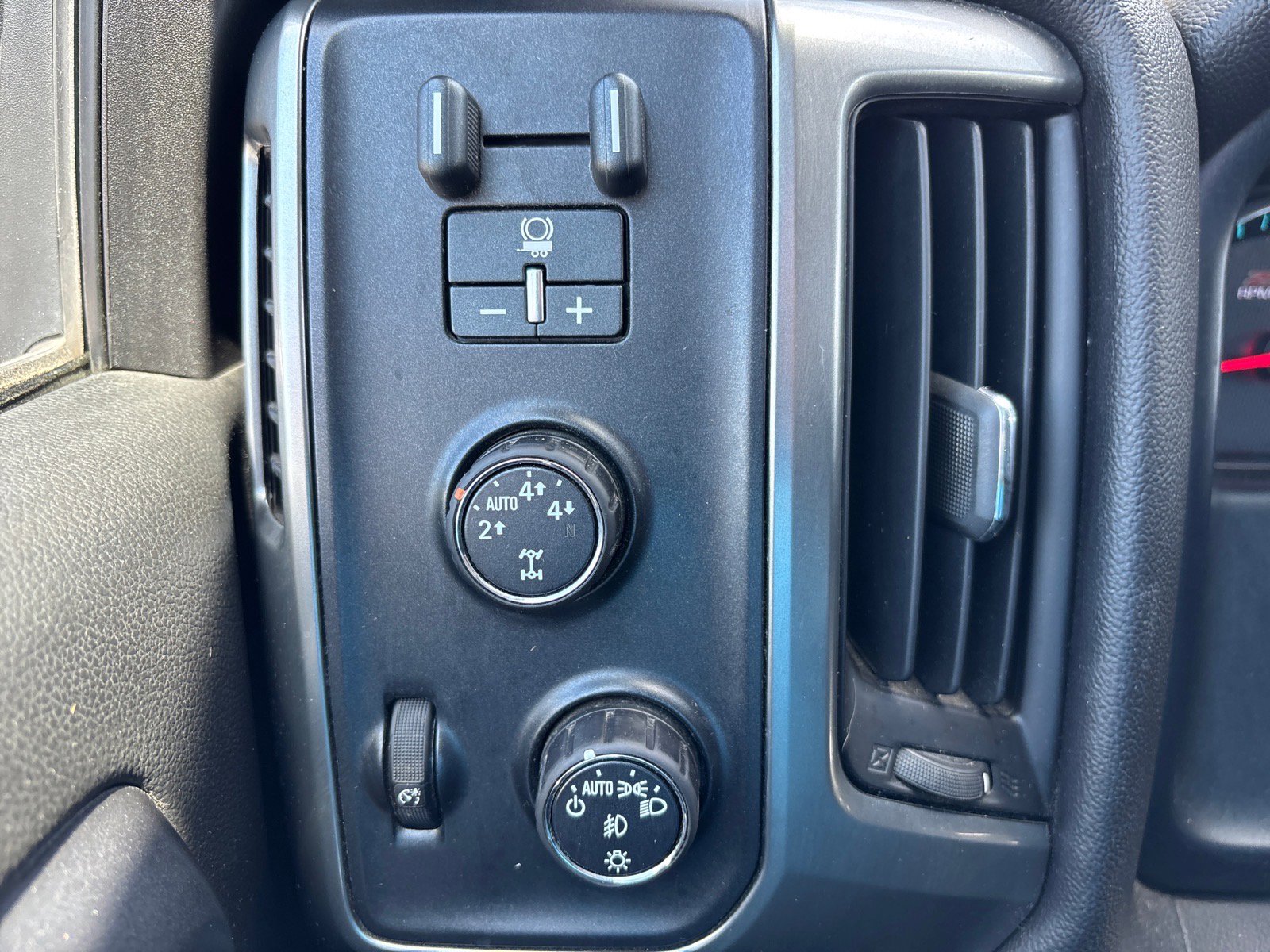 Used 2015 Chevrolet Silverado 1500 LT w/ All Star Edition AWD/4WD image 21