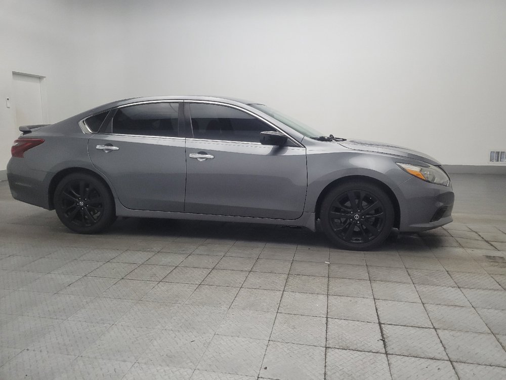 Used 2018 Nissan Altima 2.5 SR w/ SR Midnight Edition FWD image 11