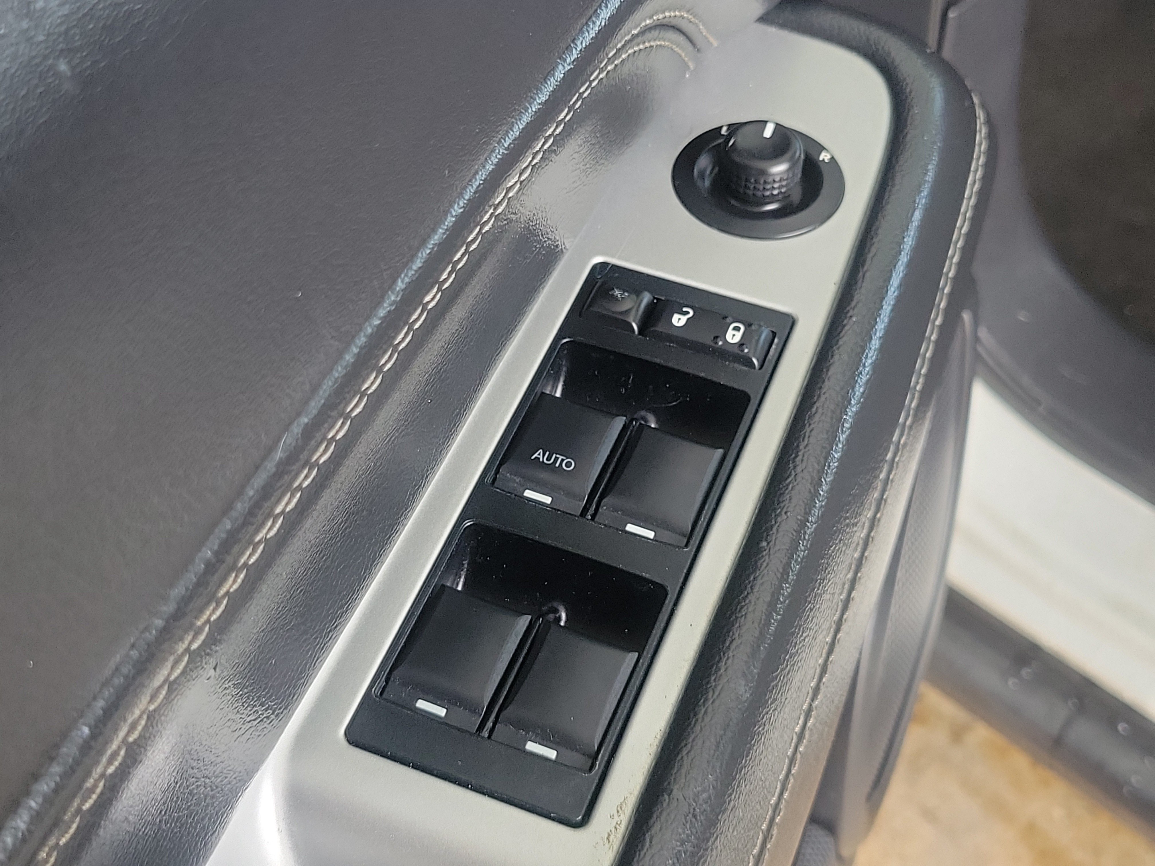 Used 2014 Jeep Compass Latitude w/ Sun/Sound Group FWD image 14