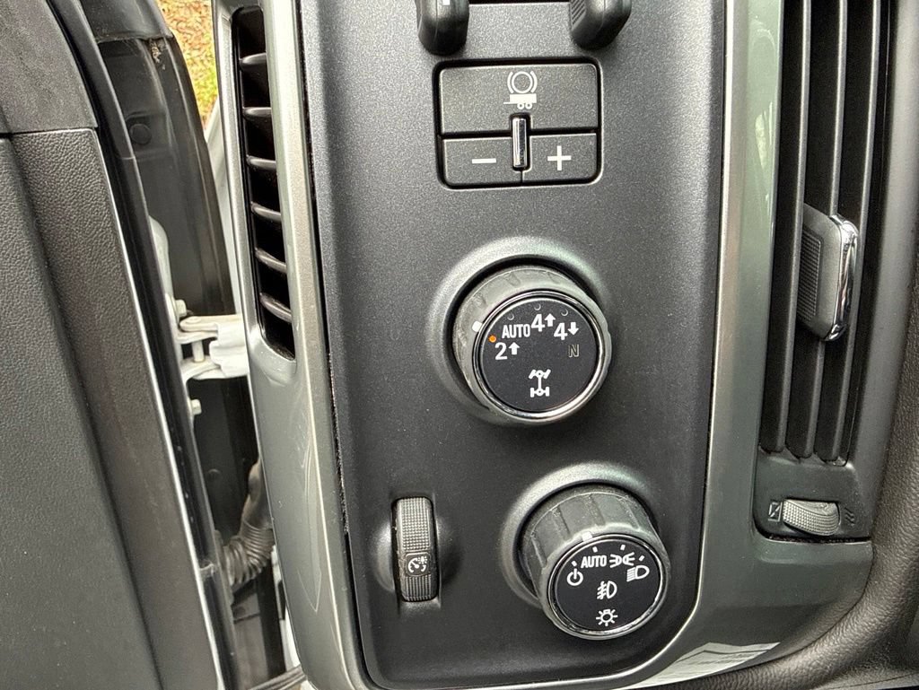 Used 2018 Chevrolet Silverado 1500 LT w/ All Star Edition AWD/4WD image 23
