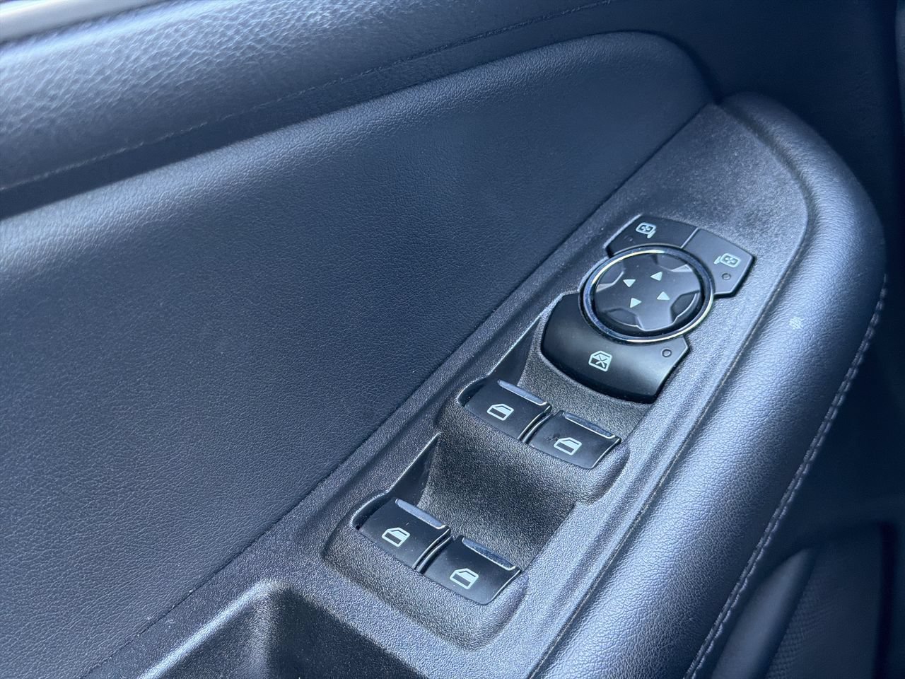 Used 2024 Ford Edge SEL AWD/4WD image 11