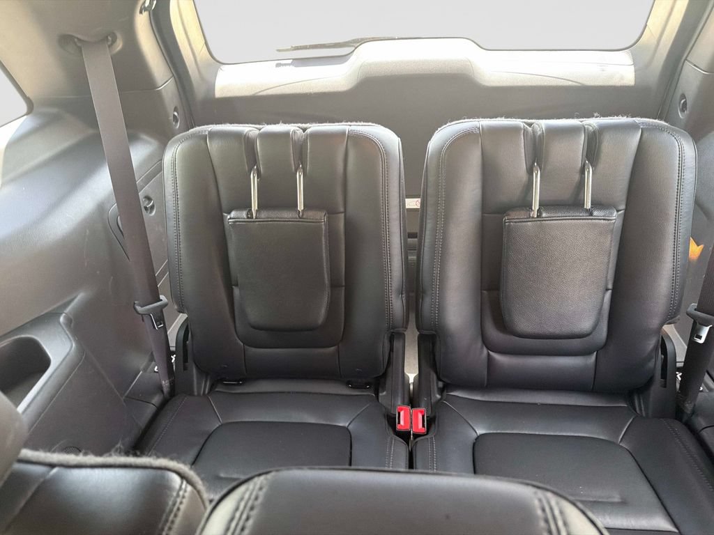 Used 2015 Ford Explorer XLT w/ Equipment Group 202B AWD/4WD image 17