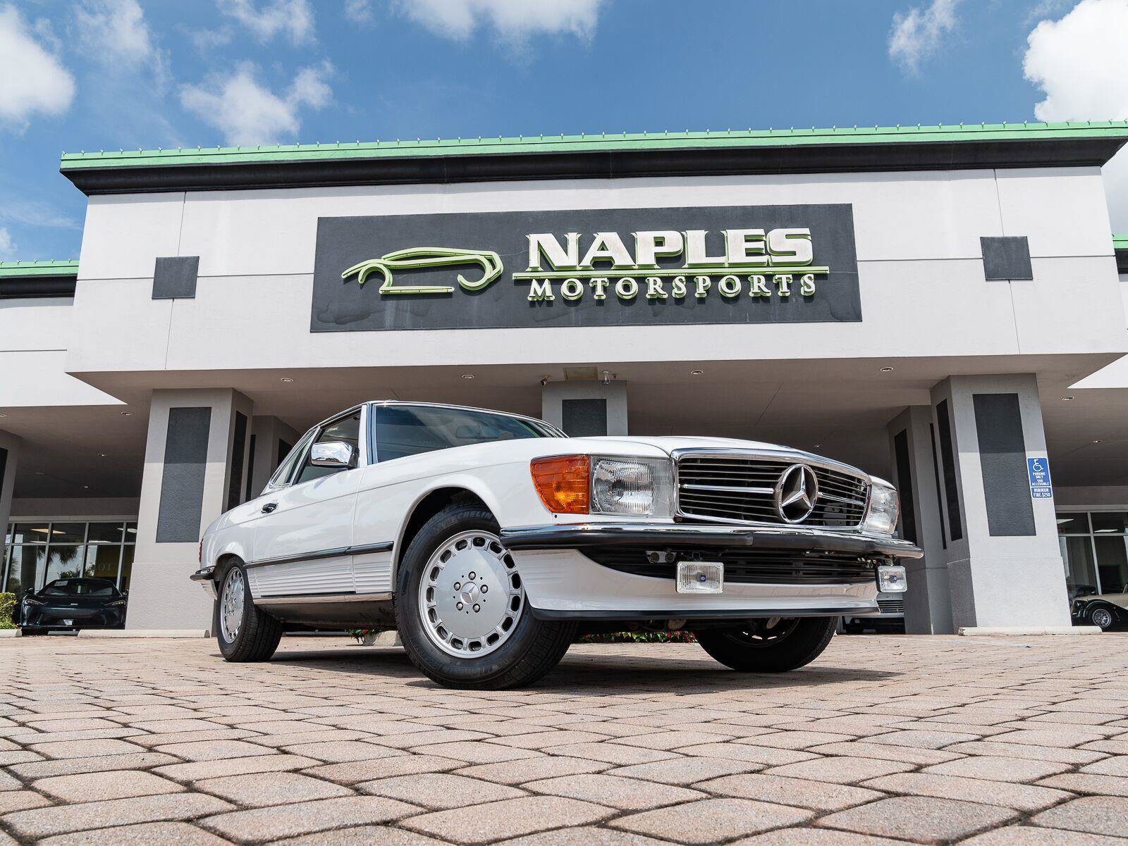 Used 1987 Mercedes-Benz 560 SL image 9