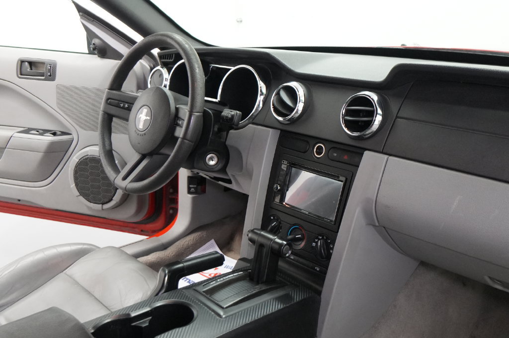 Used 2005 Ford Mustang Convertible RWD image 18