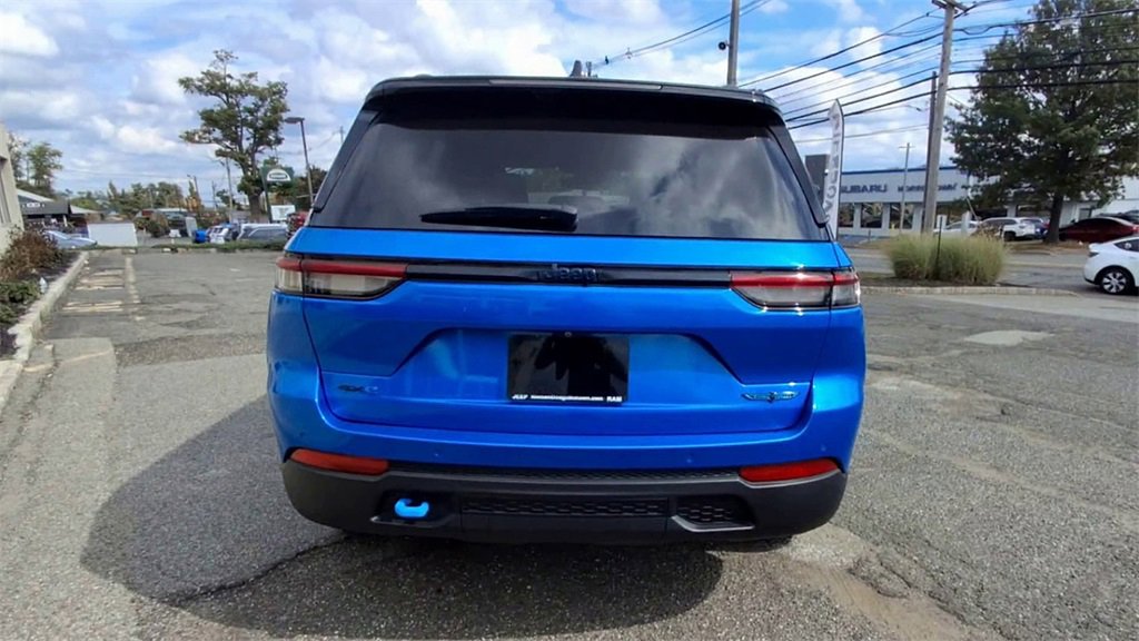 Used 2023 Jeep Grand Cherokee Trailhawk image 7