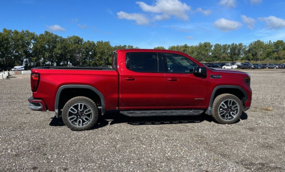 Used 2025 GMC Sierra 1500 AT4 w/ Technology Package AWD/4WD image 5