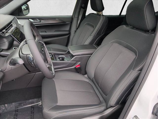 Used 2025 Jeep Grand Cherokee L Laredo RWD image 17