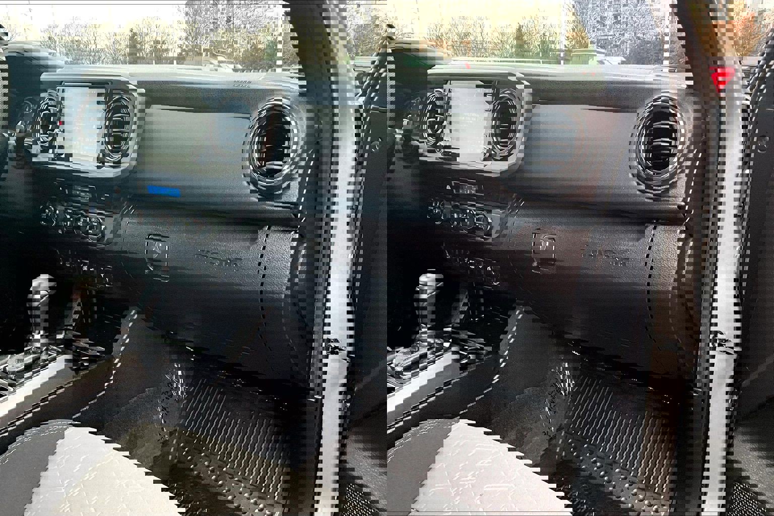 Used 2023 Toyota Tacoma TRD Off-Road image 14