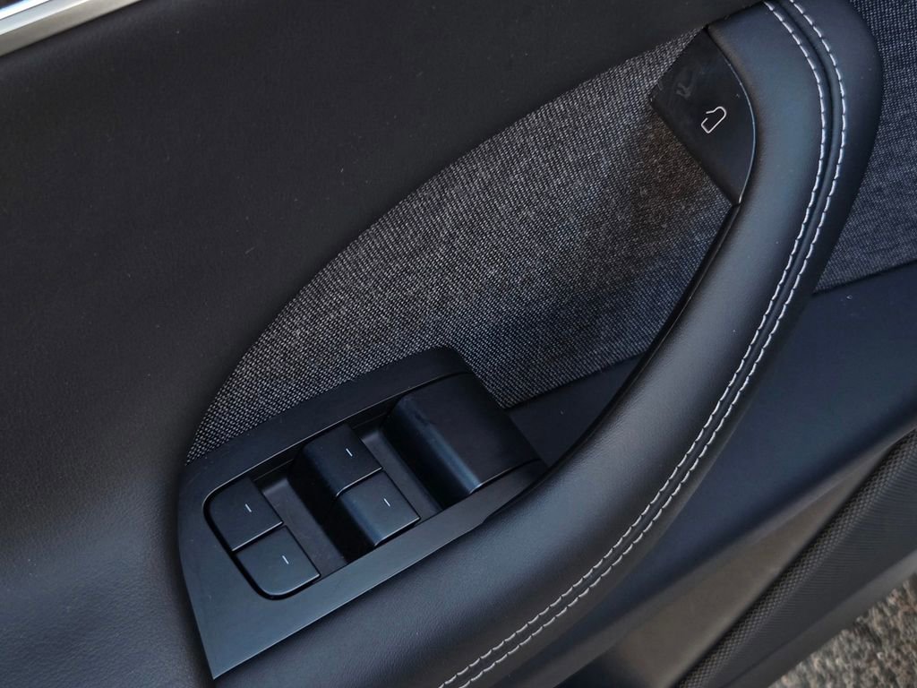 Used 2023 Tesla Model X Plaid image 12