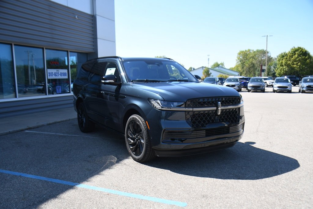 New 2025 Lincoln Navigator Reserve w/ Jet Appearance Package image 9