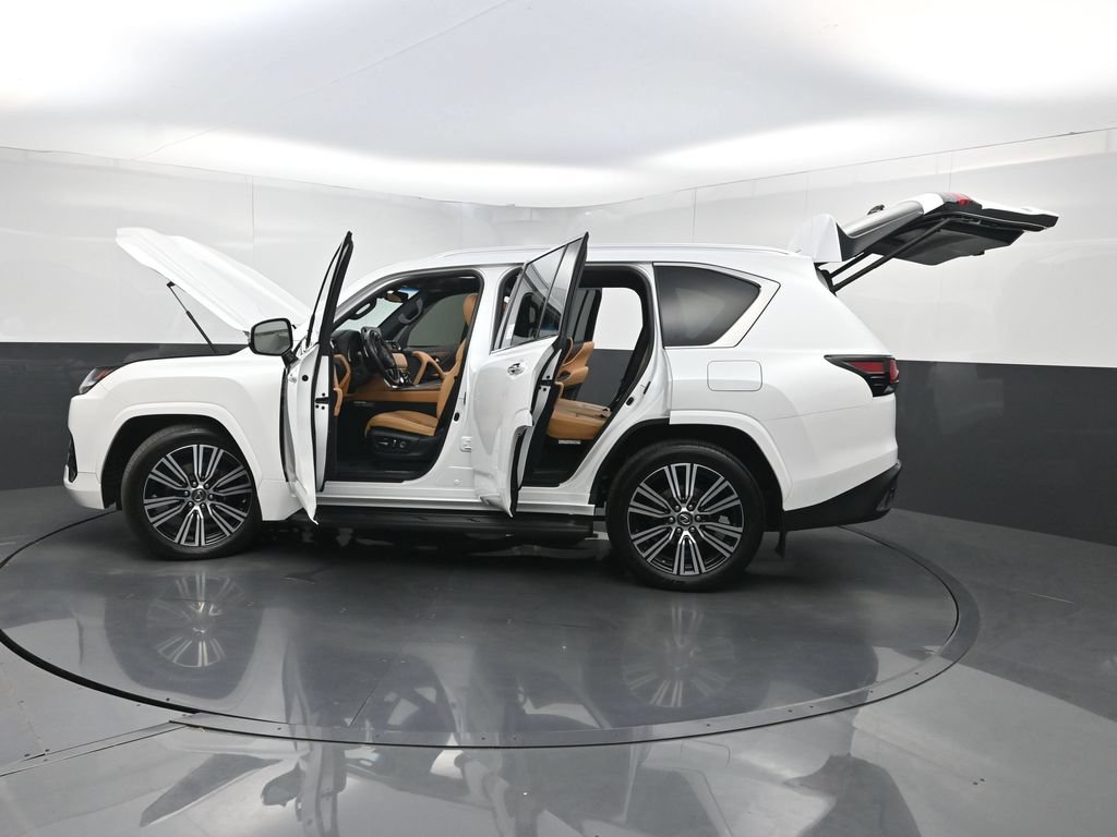 Used 2023 Lexus LX 600 4WD w/ Luxury Package image 40