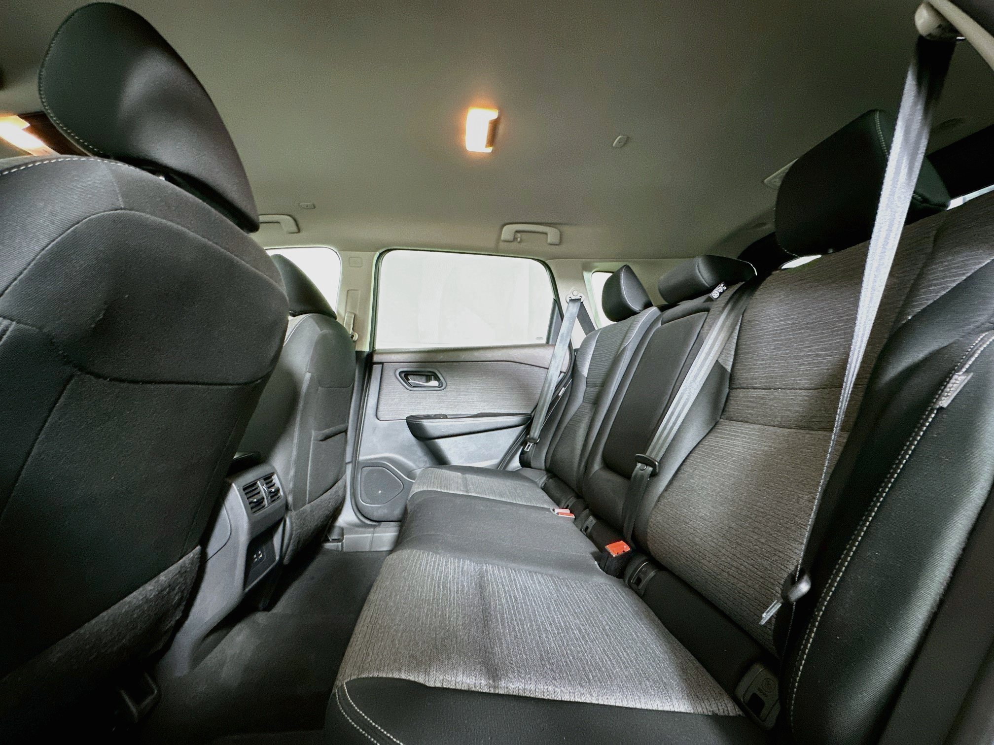 Used 2023 Nissan Rogue SV FWD image 27