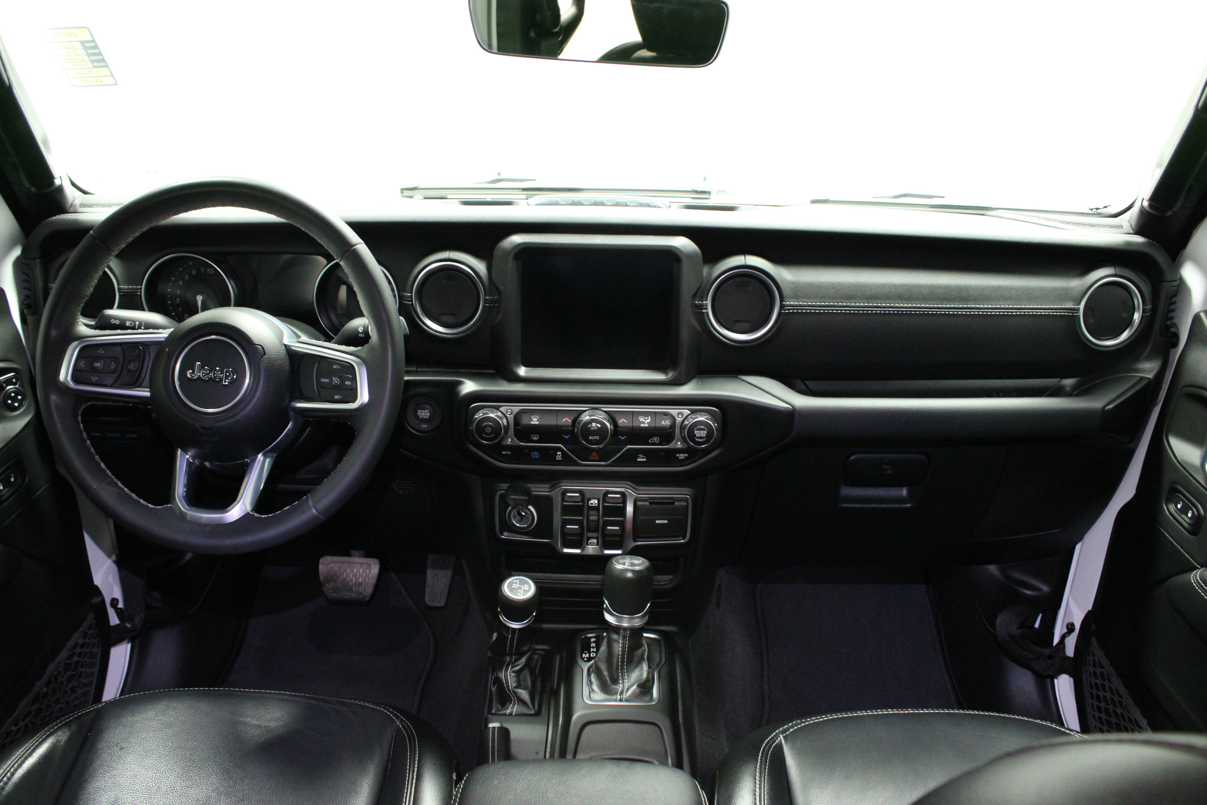 Used 2023 Jeep Wrangler Sahara image 19