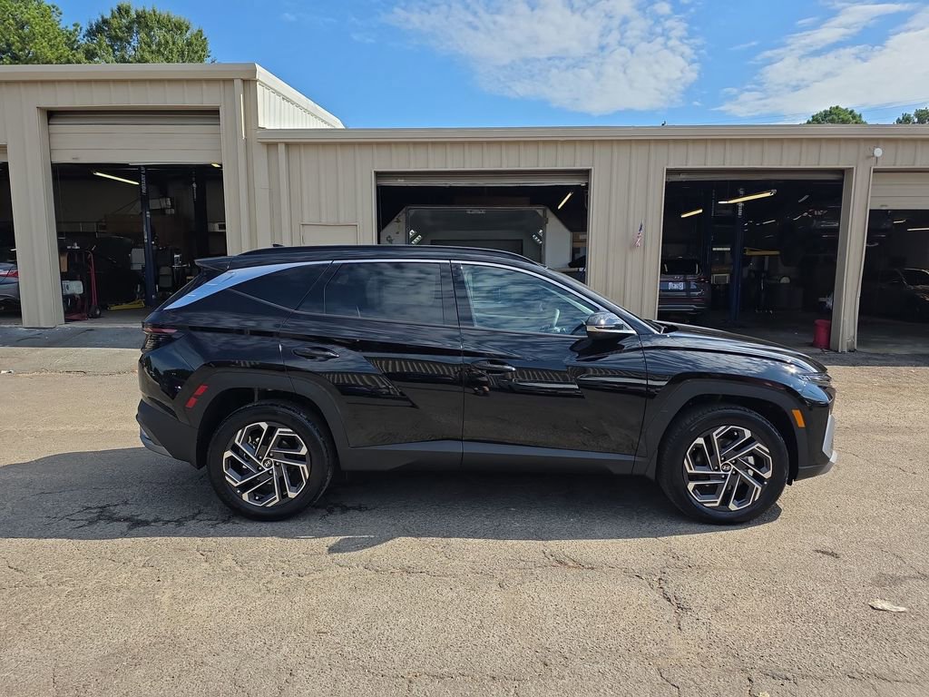 New 2025 Hyundai Tucson Limited image 12