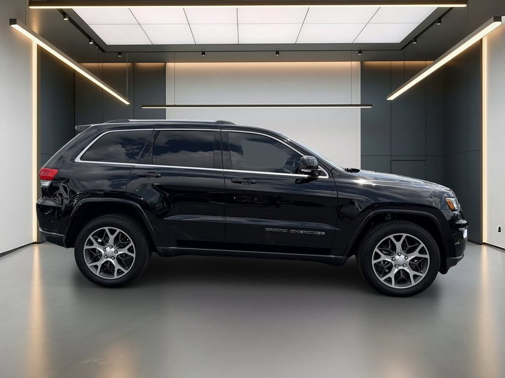 Used 2018 Jeep Grand Cherokee Limited AWD/4WD image 7