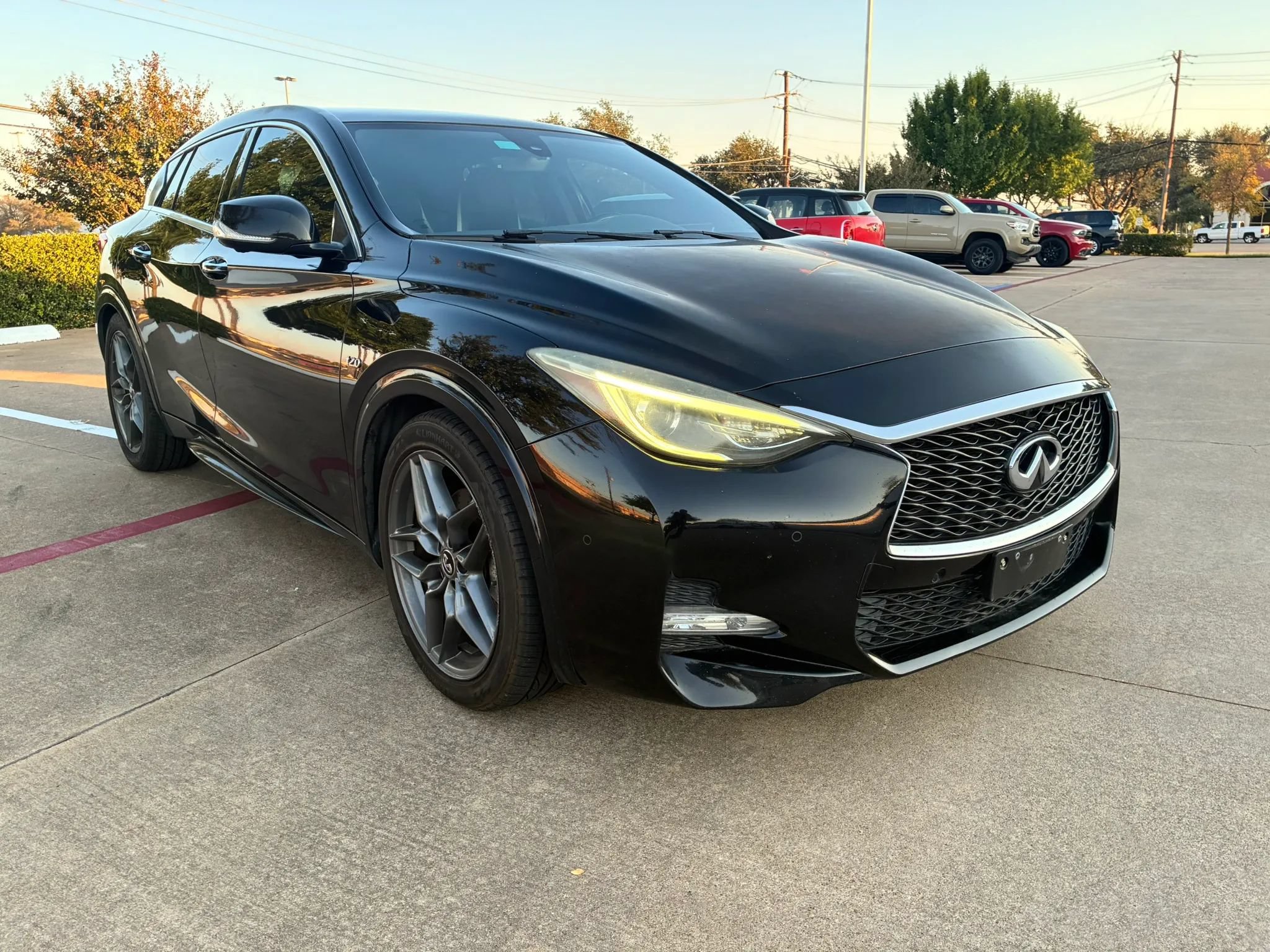 Used 2017 INFINITI QX30 Sport w/ Sport Leather Package FWD image 1