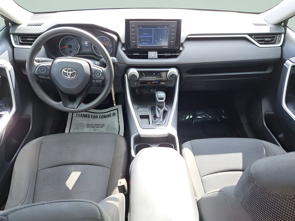 Used 2021 Toyota RAV4 LE image 10
