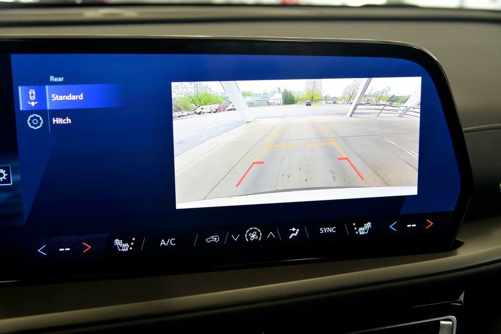 Used 2025 Chevrolet Traverse LT AWD/4WD image 20