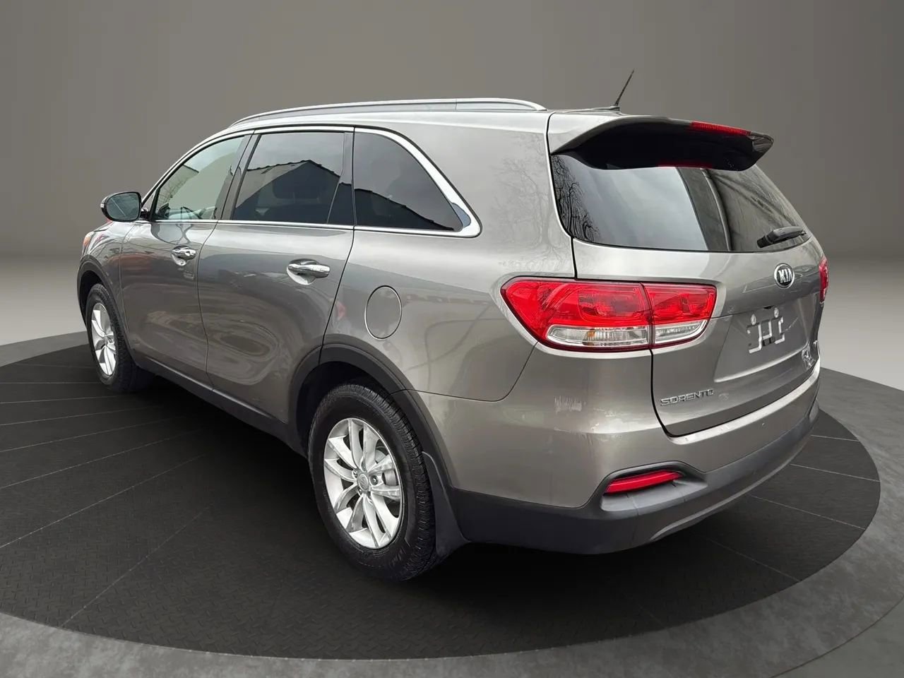 Used 2017 Kia Sorento LX image 7