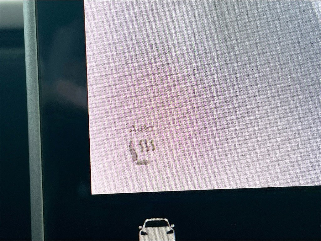 Used 2020 Tesla Model Y Long Range image 18