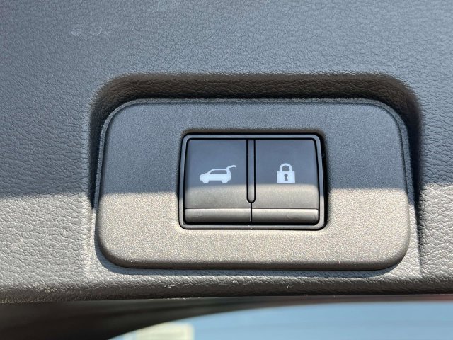Used 2025 Nissan Rogue SV AWD/4WD image 21