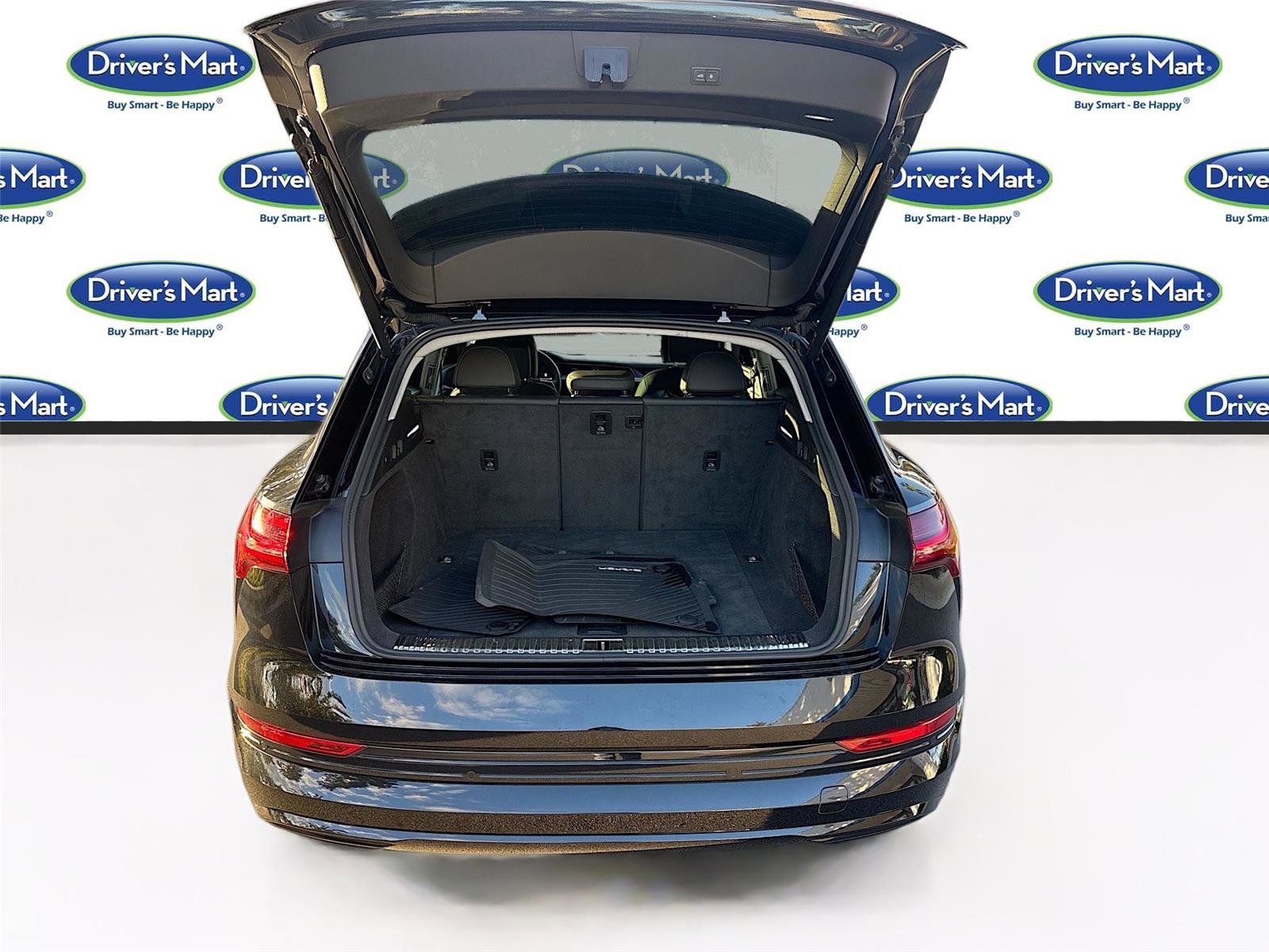 Used 2021 Audi e-tron Premium w/ Convenience Plus Package image 29