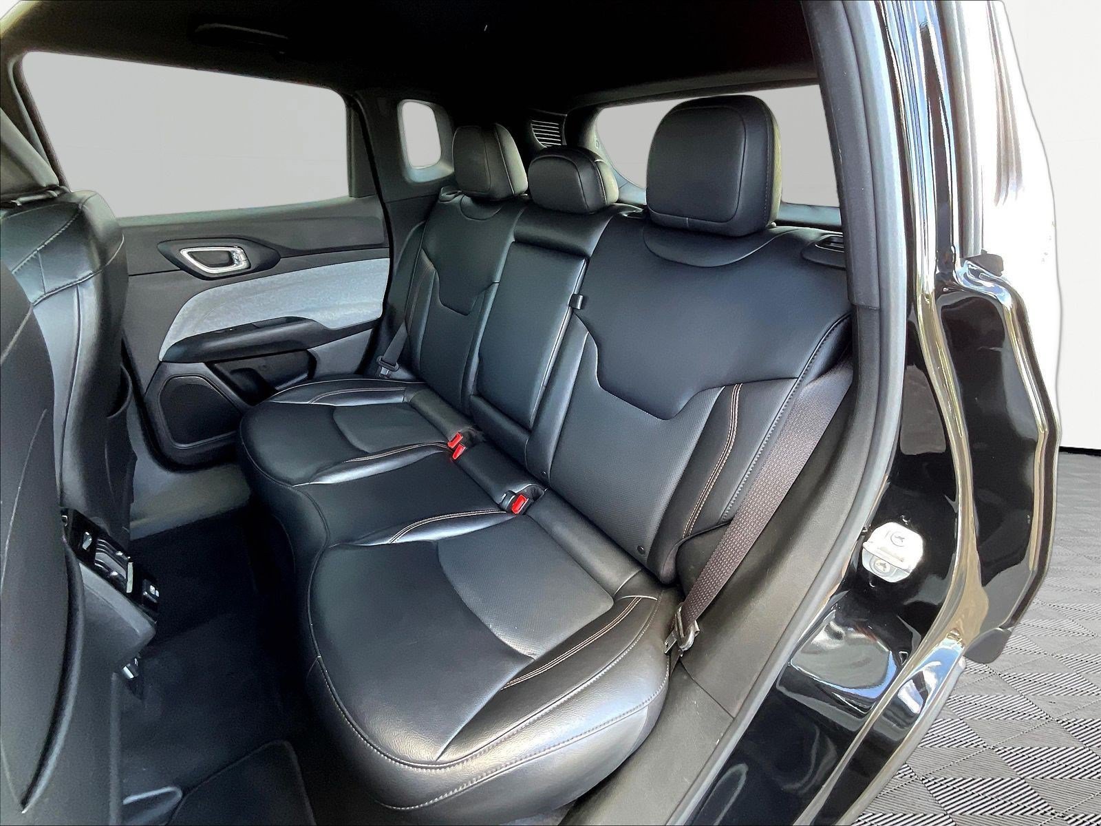 Used 2023 Jeep Compass Latitude AWD/4WD image 21