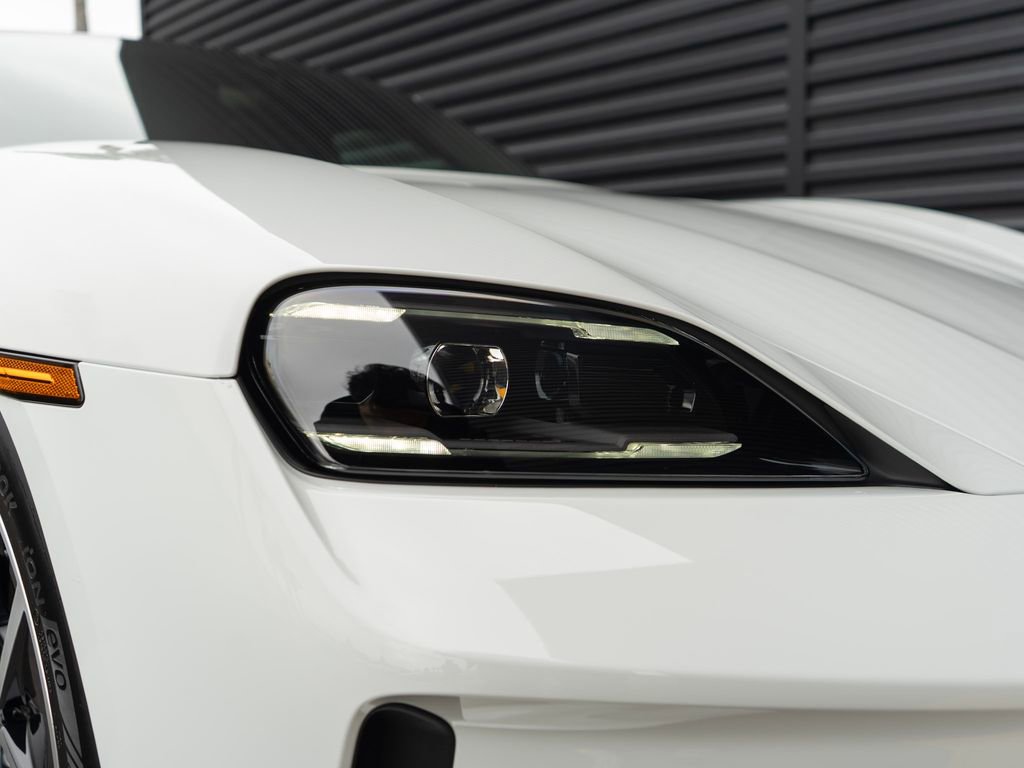 New 2026 Porsche Taycan image 13