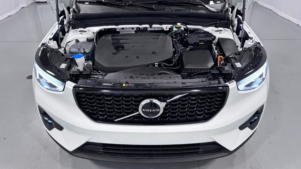 Certified 2026 Volvo XC40 B5 Plus AWD/4WD image 29