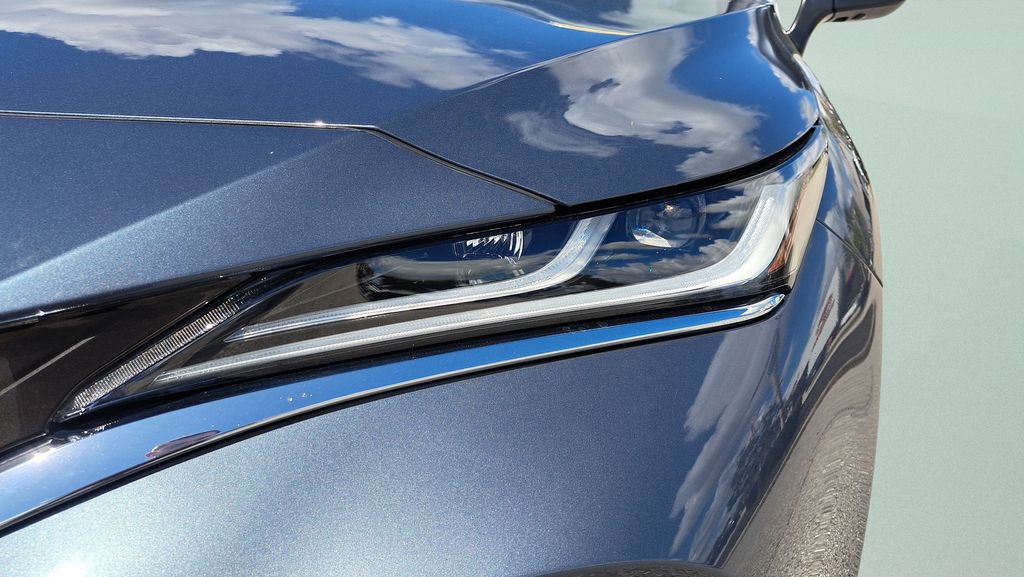 Certified 2021 Toyota Venza Limited image 9