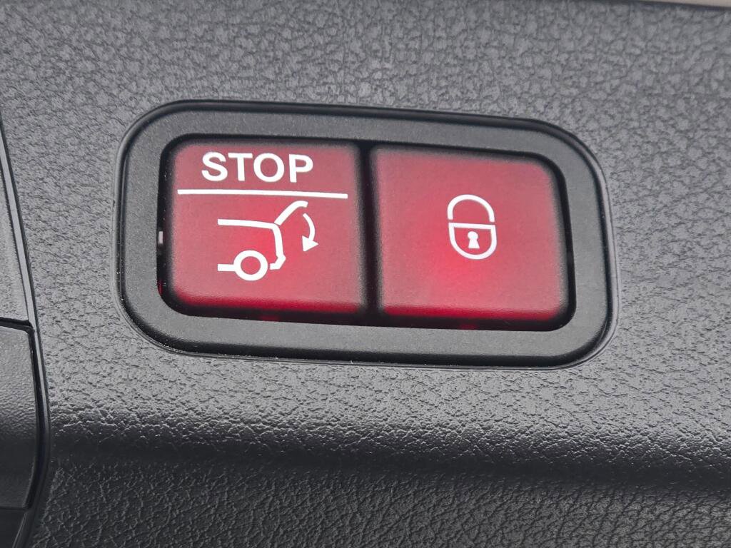 Used 2023 Mercedes-Benz GLB 250 4MATIC w/ AMG Line image 24